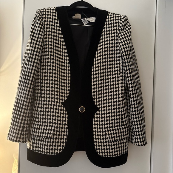 Emanuel Ungaro Jackets & Blazers - Ungaro Paris wool and velvet harlequin houndstooth jacket
Made in Italy 
Size 12